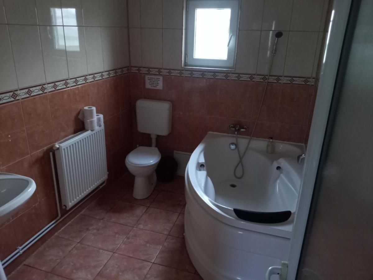 Natural Balkanic SelfCheckin Self-catering Targoviste Bagian luar foto